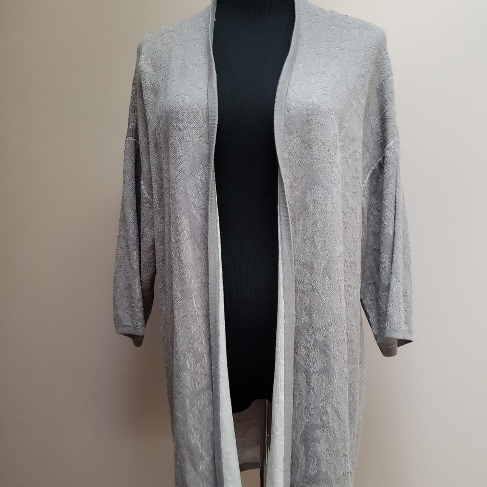 NWT DANA BUCHMAN MID LENGTH SLEEVE SIZE MEDIUM